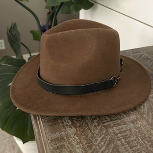 Gigi Pip hat brand new never been worn size small